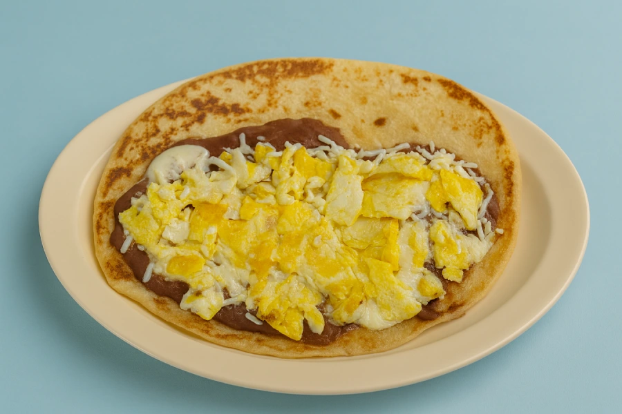 Baleada con huevo y aguacate